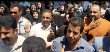 فیلم | نوحه خوانی پدر لرستانی در مراسم تشییع فرزند شهیدش