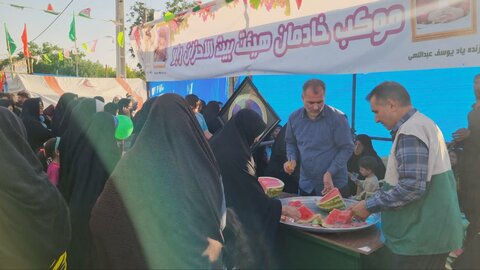 تصاویر/ مهمونی کیلومتری غدیر در شهرستان رابر با رنگ و بوی شهدا