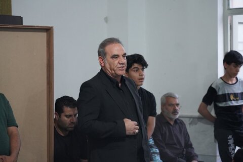 تصاویر حضور نماینده ولی فقیه و جمعی از مسئولین و فرماندهان ارشد نظامی و انتظامی استان لرستان در مراسم ترحیم تعدادی از شهدای لرستانی حمله تروریستی رژیم غاصب اسرائیل