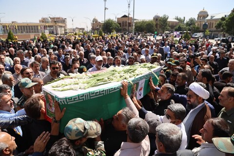تصاویر / آیین تشییع پیکر شهید حسین احمدی از شهدای حمله رژیم صهیونسیتی