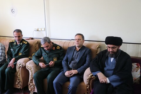 دیدار مسئولان زنجانی با خانواده شهیدان«رضا نجفی» و «حسن رسولی »