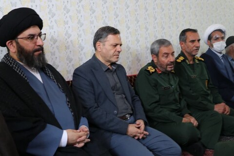 دیدار مسئولان زنجانی با خانواده شهیدان«رضا نجفی» و «حسن رسولی »