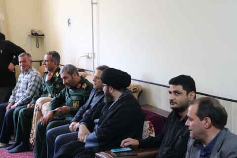 دیدار مسئولان زنجانی با خانواده شهیدان«رضا نجفی» و «حسن رسولی »