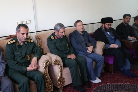 دیدار مسئولان زنجانی با خانواده شهیدان«رضا نجفی» و «حسن رسولی »