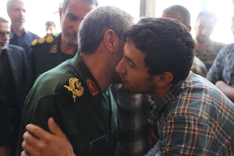 دیدار مسئولان زنجانی با خانواده شهیدان«رضا نجفی» و «حسن رسولی »