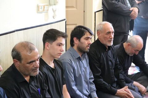 دیدار مسئولان زنجانی با خانواده شهیدان«رضا نجفی» و «حسن رسولی »