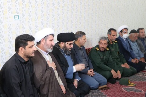 دیدار مسئولان زنجانی با خانواده شهیدان«رضا نجفی» و «حسن رسولی »