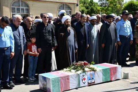 تصاویر/ تشییع پیکر شهید "محسن آین" در گلزار شهدای خوی