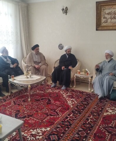 تصاویر/ دیدار امام جمعه و جمعی از علمای آذرشهر با خانواده شهید محمدجواد ناصری