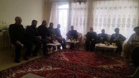 تصاویر/ دیدار امام جمعه و جمعی از علمای آذرشهر با خانواده شهید محمدجواد ناصری