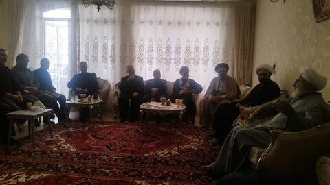 تصاویر/ دیدار امام جمعه و جمعی از علمای آذرشهر با خانواده شهید محمدجواد ناصری