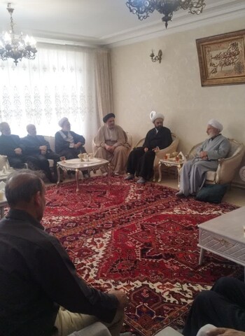 تصاویر/ دیدار امام جمعه و جمعی از علمای آذرشهر با خانواده شهید محمدجواد ناصری