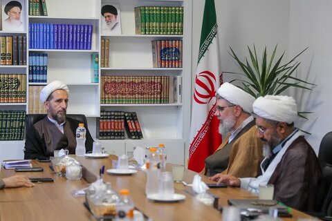 تصاویر / دیدار جمعی از ائمه جماعات شهر قزوین با نماینده ولی فقیه در استان قزوین