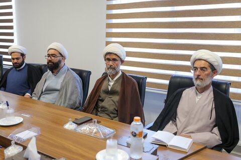 تصاویر / دیدار جمعی از ائمه جماعات شهر قزوین با نماینده ولی فقیه در استان قزوین