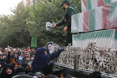 تصاویر/ تشییع باشکوه پیکر مطهر شهدای حمله تروریستی رژیم صهیونیستی در قم