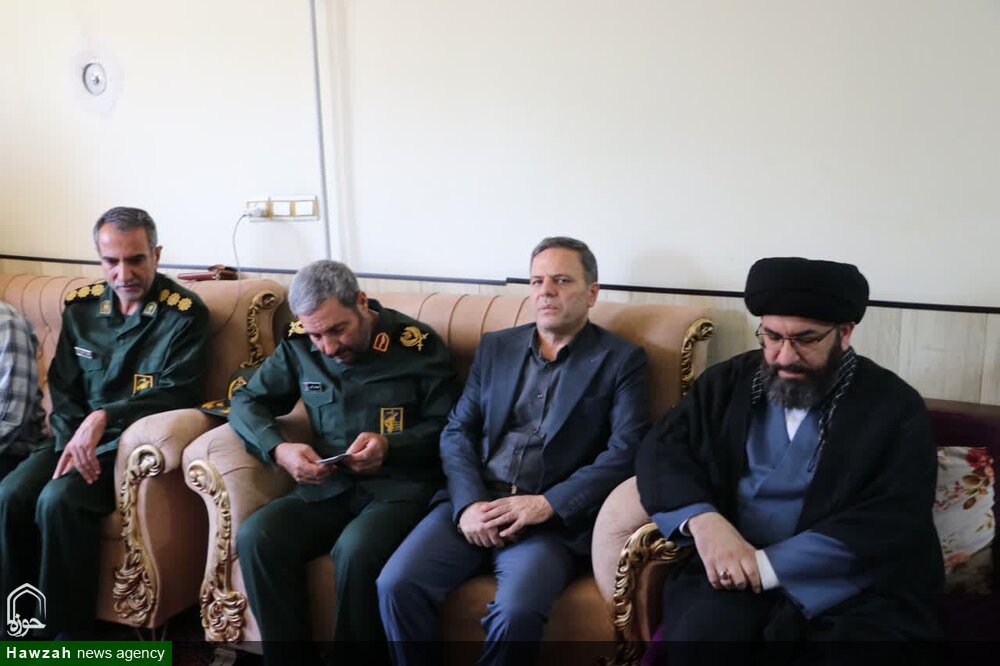 تصاویر/ دیدار مسئولان زنجانی با خانواده شهیدان«رضا نجفی» و «حسن رسولی »