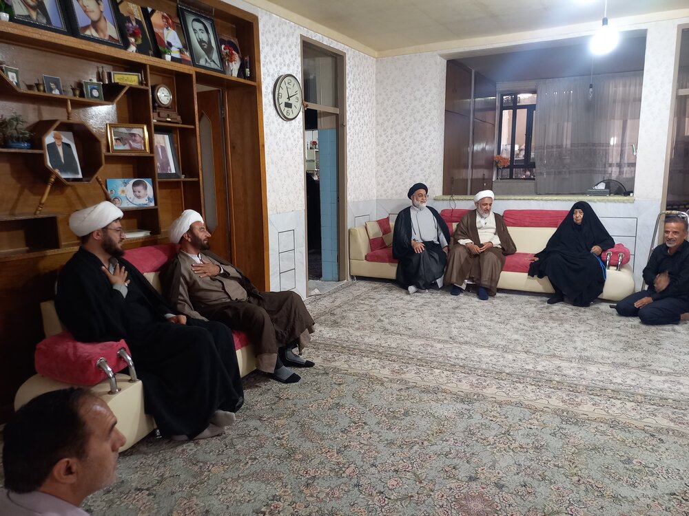 دیدار حجت‌الاسلام والمسلمین مرادبیگی با مادر شهیدان پیرحیاتی