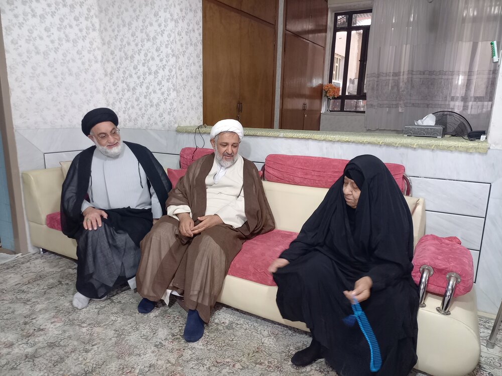 دیدار حجت‌الاسلام والمسلمین مرادبیگی با مادر شهیدان پیرحیاتی
