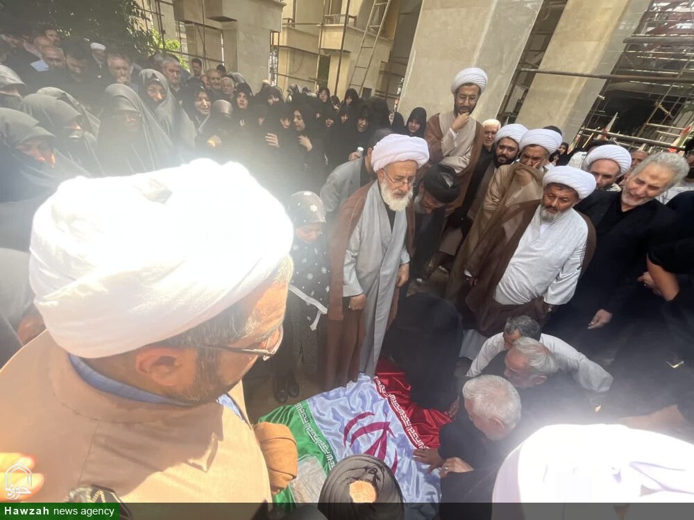 تصاویر/ آیین تشییع پیکر شهید محمد جواد ناصری” فرزند امام جمعه هادیشهر در تبریز