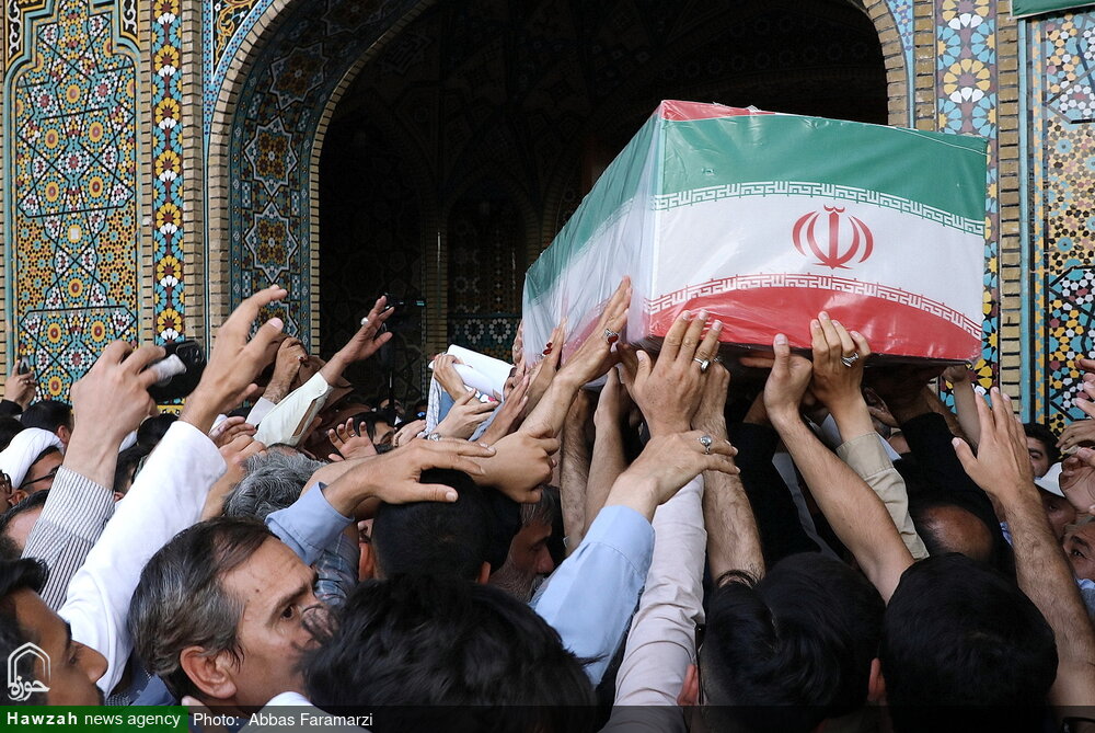 فیلم | گفت‌وگوی حوزه نیوز با تعدادی از شرکت کنندگان در مراسم تشییع پیکرهای هشت شهید استان قم