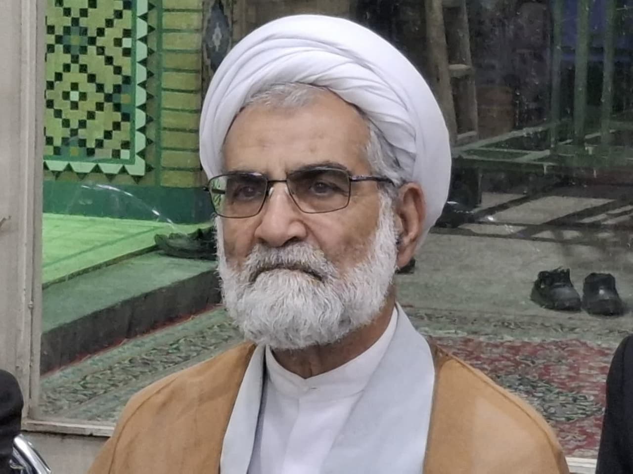 خواندن آیاتی از قرآن برای پیروزی کامل رزمندگان اسلام