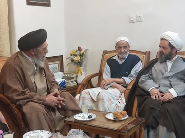 تأکید امام جمعه اصفهان بر تداوم راه شهدا+عکس