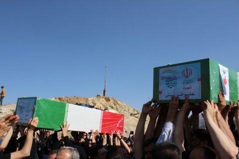 تصاویر/آیین تشییع شهید مهندس علیرضا زینلی و دو فرزندشهیدش در تفرش