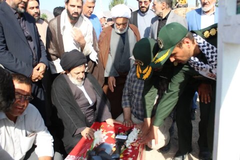 تصاویر/آیین تشییع شهید مهندس علیرضا زینلی و دو فرزندشهیدش در تفرش