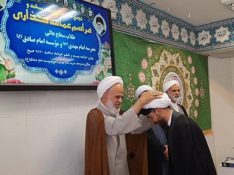 تجمع طلاب و اساتید در حمایت از انتقام سخت به همراه مراسم عمامه‌گذاری طلاب