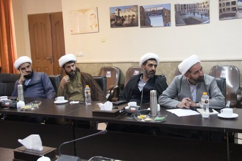 تصاویر / نشست بصیرتی در حوزه علمیه استان قزوین