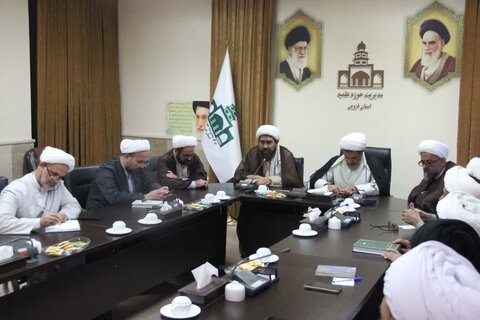 تصاویر / نشست بصیرتی در حوزه علمیه استان قزوین