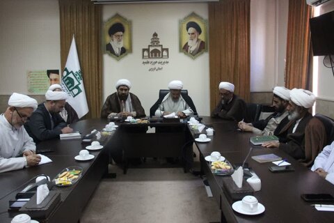 تصاویر / نشست بصیرتی در حوزه علمیه استان قزوین