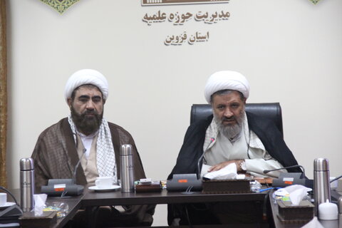 تصاویر / نشست بصیرتی در حوزه علمیه استان قزوین