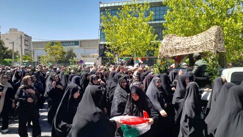 تصاویر/حضور طلاب مدرسه علمیه فاطمه الزهرا ساوه در تشییع شهید رضایی