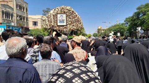 تصاویر/حضور طلاب مدرسه علمیه فاطمه الزهرا ساوه در تشییع شهید رضایی