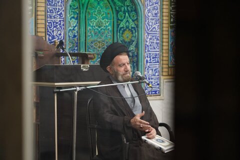 تصاویر برگزاری جلسه تبیینی رویداد های اخیر با حضور نماینده ولی فقیه در لرستان