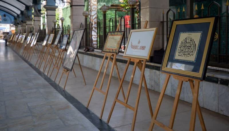 بیش از ۱۰۰ هنرمند از هشت کشور دنیا در نمایشگاه خط نگاره در کربلا شرکت کردند