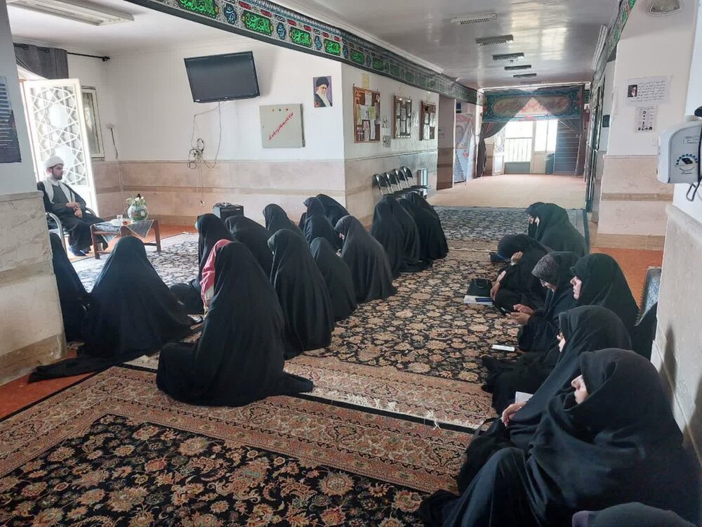 افشای خطاهای راهبردی دشمن در جمع بانوان حوزوی بافقی