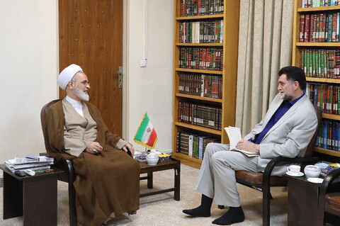 تصاویر/ دیدار مدیرکل فرهنگ و ارشاد اسلامی استان قم  با آیت الله اعرافی