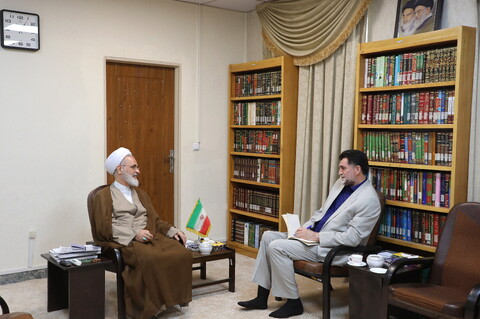تصاویر/ دیدار مدیرکل فرهنگ و ارشاد اسلامی استان قم  با آیت الله اعرافی