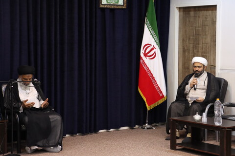 نشست جمعی از مبلغین و طلاب خواهر اهواز با نماینده ولی فقیه در خوزستان