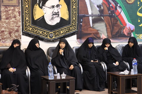 نشست جمعی از مبلغین و طلاب خواهر اهواز با نماینده ولی فقیه در خوزستان