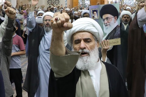 تصاویر/ اجتماع بزرگ فدائیان ولایت با حضور طلاب، روحانیون و مردم انقلابی قم در پاسخ به جسارت وقیحانه‌ی دشمنان به ساحت ولایت فقیه