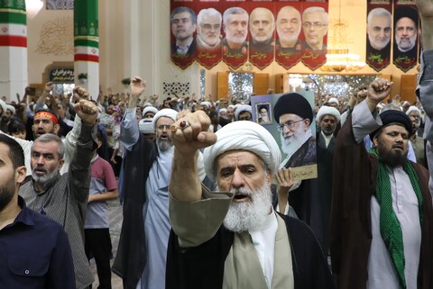 تصاویر/ اجتماع بزرگ فدائیان ولایت با حضور طلاب، روحانیون و مردم انقلابی قم در پاسخ به جسارت وقیحانه‌ی دشمنان به ساحت ولایت فقیه