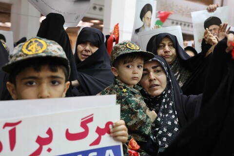 تصاویر/ اجتماع بزرگ فدائیان ولایت با حضور طلاب، روحانیون و مردم انقلابی قم در پاسخ به جسارت وقیحانه‌ی دشمنان به ساحت ولایت فقیه