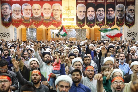 تصاویر/ اجتماع بزرگ فدائیان ولایت با حضور طلاب، روحانیون و مردم انقلابی قم در پاسخ به جسارت وقیحانه‌ی دشمنان به ساحت ولایت فقیه