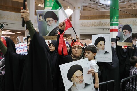 تصاویر/ اجتماع بزرگ فدائیان ولایت با حضور طلاب، روحانیون و مردم انقلابی قم در پاسخ به جسارت وقیحانه‌ی دشمنان به ساحت ولایت فقیه