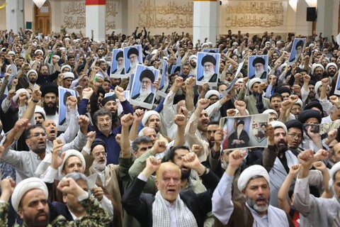 تصاویر/ اجتماع بزرگ فدائیان ولایت با حضور طلاب، روحانیون و مردم انقلابی قم در پاسخ به جسارت وقیحانه‌ی دشمنان به ساحت ولایت فقیه