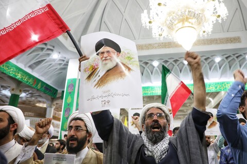 تصاویر/ اجتماع بزرگ فدائیان ولایت با حضور طلاب، روحانیون و مردم انقلابی قم در پاسخ به جسارت وقیحانه‌ی دشمنان به ساحت ولایت فقیه