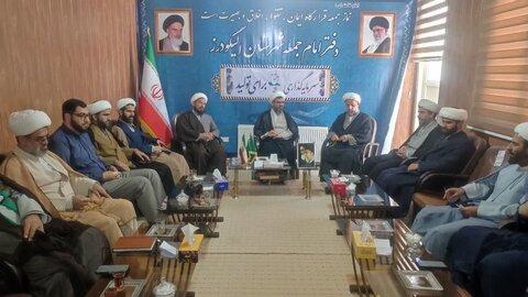 تصاویر نشست هم اندیشی ائمه جماعت اليگودرز با محوریت نبرد کنونی